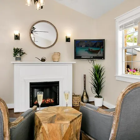 Appartamento Main Street Retreat #12 - King Bed, On Main St, Shared Hot Tub & Pool